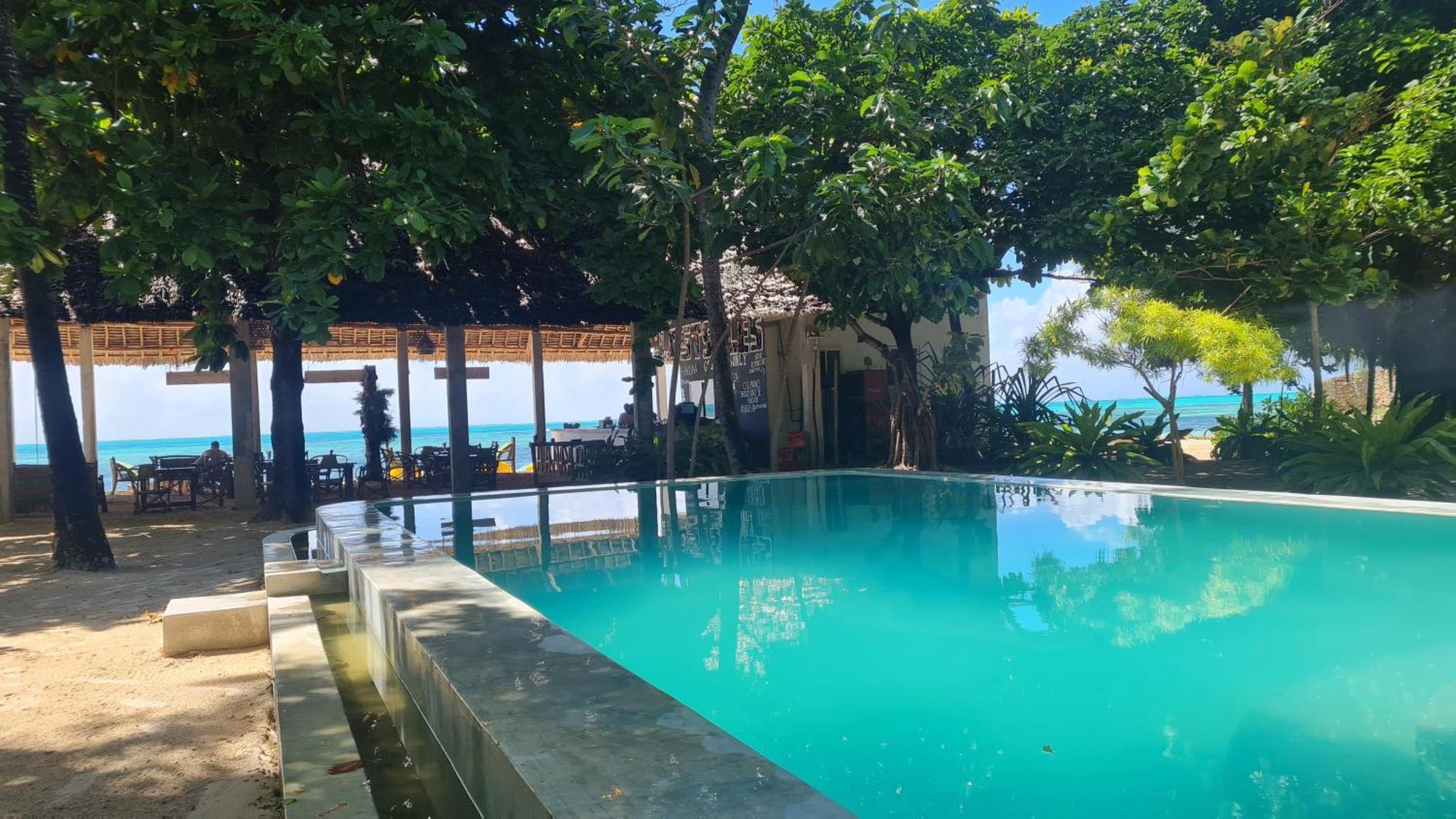Garden Beach Bungalows Jambiani Джамбиани Экстерьер фото